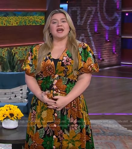 Kelly’s floral v-neck dress on The Kelly Clarkson Show