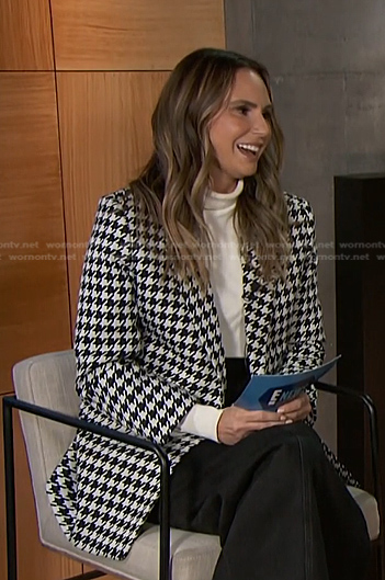 Keltie’s white houndstooths blazer on E! News