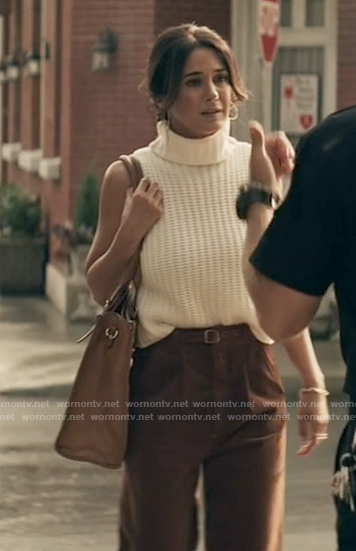 Lana’s white sleeveless turtleneck sweater on Superman and Lois