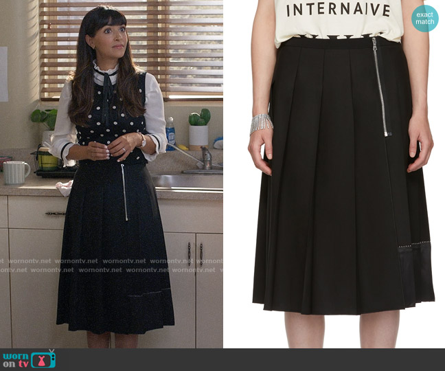 Marc Jacobs Pleated Wool Skirt worn by Sam (Hannah Simone) on Not Dead Yet