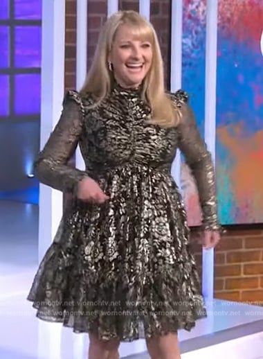 Melissa Rauch’s black metallic floral dress on The Kelly Clarkson Show