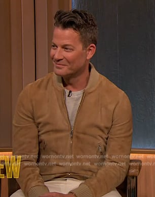Nate Berkus’s beige suede jacket on The Drew Barrymore Show
