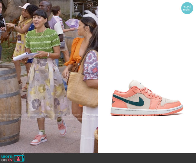 Nike Air Jordan 1 Low sneakers worn by Sam (Hannah Simone) on Not Dead Yet