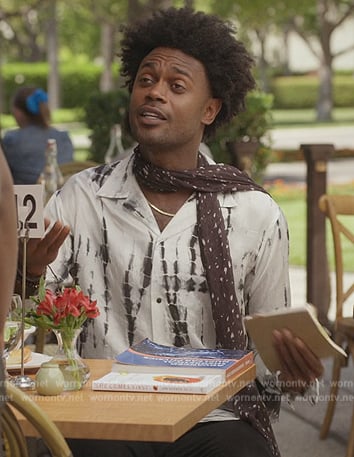 Noah’s white tie dye shirt on Grand Crew