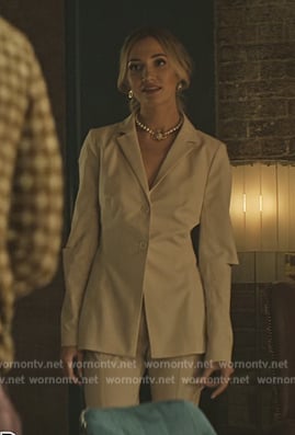 Lady Phoebe’s white cutout sleeve blazer on You