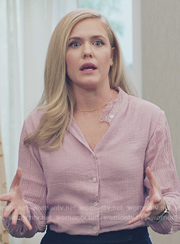 Sadie’s pink linen collarless blouse on American Auto