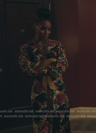 Sasha’s black floral robe on Sex/Life