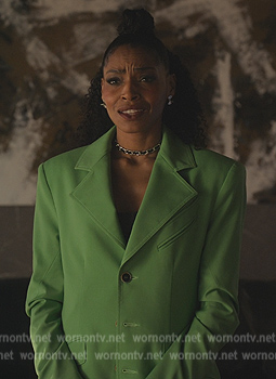 Sasha’s green blazer and bag on Sex/Life
