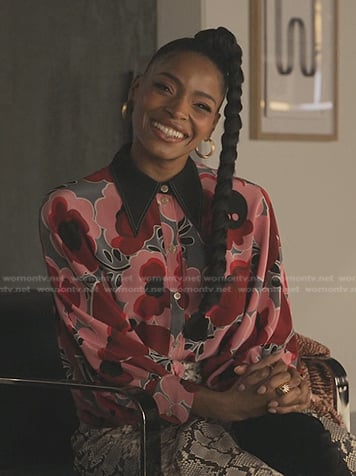 Sasha’s pink floral blouse on Sex/Life