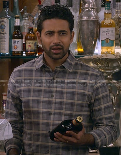 Sid’s grey checked shirt on How I Met Your Father