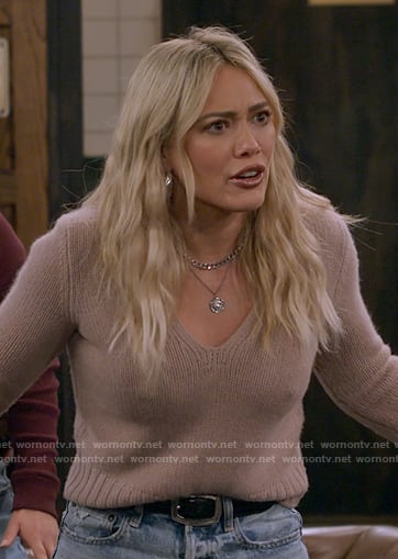 Sophie’s blush pink v-neck sweater on How I Met Your Father