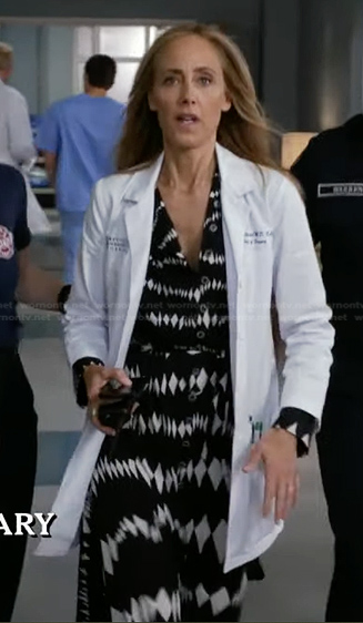 Teddy’s black geometric print shirtdress on Greys Anatomy