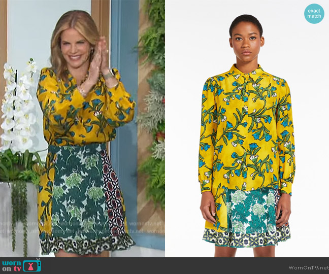 Weekend Max Mara Epopea Painterly Floral Blouse worn by Natalie Morales on The Talk