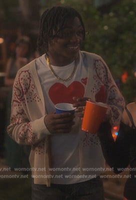 Zeke’s white paisley print cardigan and tee on Grown-ish