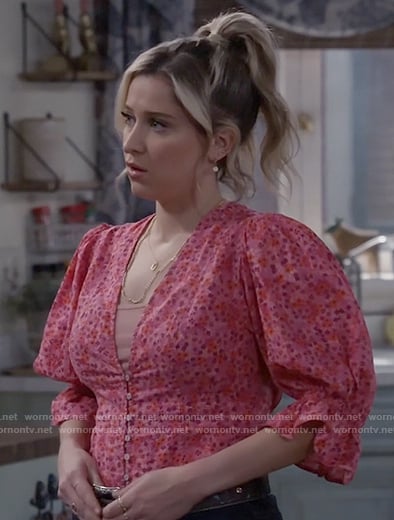 Zoey’s pink floral v-neck top on Call Me Kat