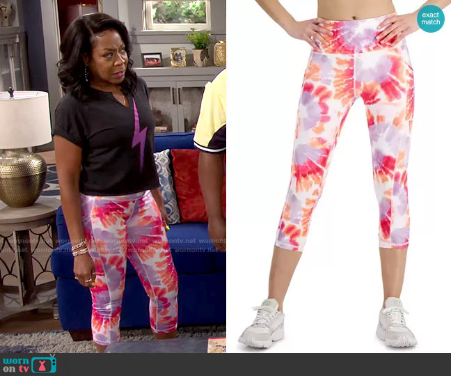 ID Ideaology Compression Dye-Print Side-Pocket Cropped Leggings in Dye Peach worn by Tina Butler (Tichina Arnold) on The Neighborhood