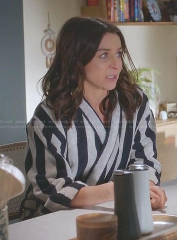 Amelia’s navy striped bathrobe on Greys Anatomy