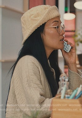 Amy’s beige cable knit cap on Beef