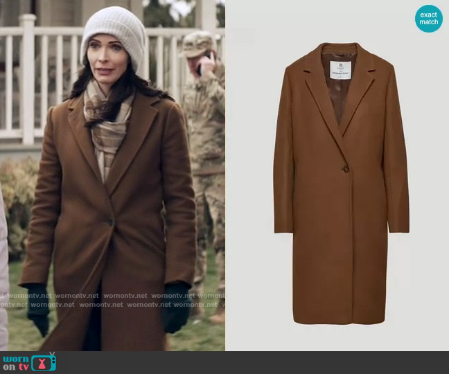Babaton The New Stedman Coat in Rich Camel worn by Lois Lane (Elizabeth Tulloch) on Superman and Lois