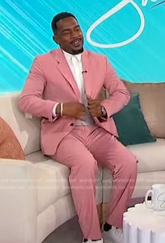 Bill Bellamy’s pink suit on Sherri