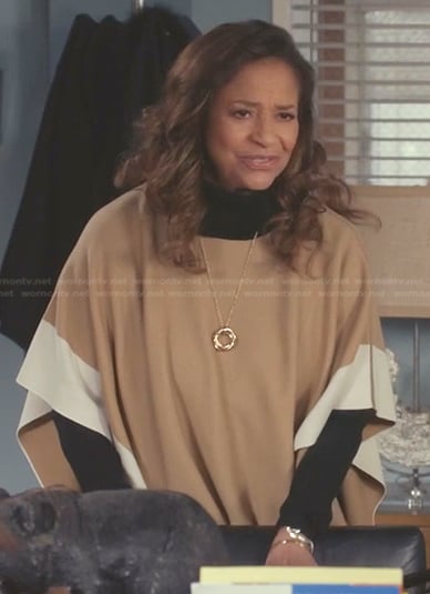 Catherine’s beige colorblock poncho on Greys Anatomy