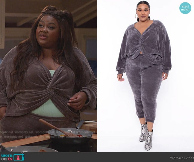 Curvy Sense Chenille Sweater and Jogger Set worn by Nicky (Nicole Byer) on Grand Crew