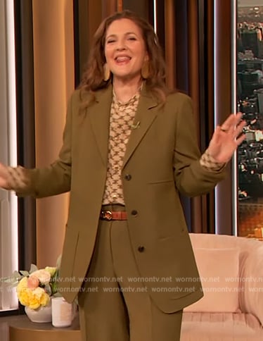 Drew’s green blazer and printed blouse on The Drew Barrymore Show