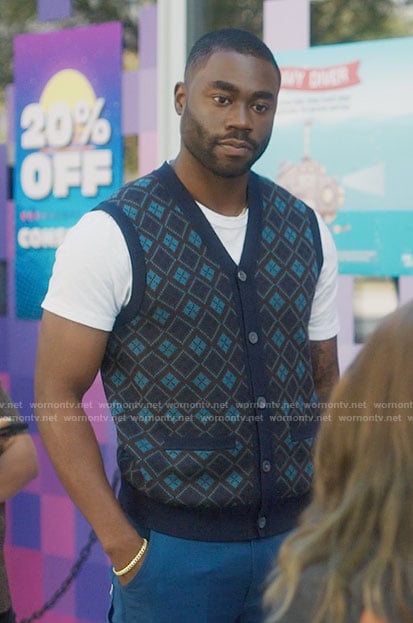 James’s diamond print sweater vest on Single Drunk Female
