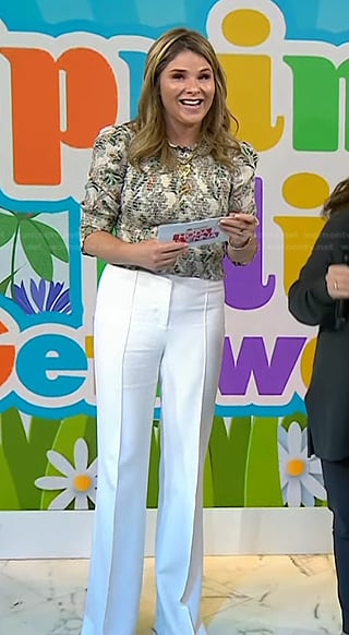 Jenna’s printed smocked top and white pants on Today