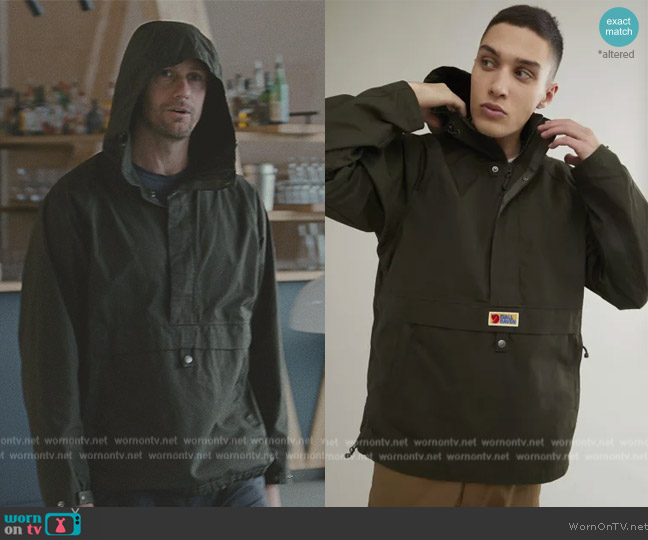 Fjallraven Vardag Anorak Jacket in Dark Forest worn by (Alexander Skarsgård) on Succession