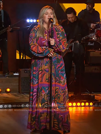 Kelly’s multicolored palm print maxi dress on The Kelly Clarkson Show