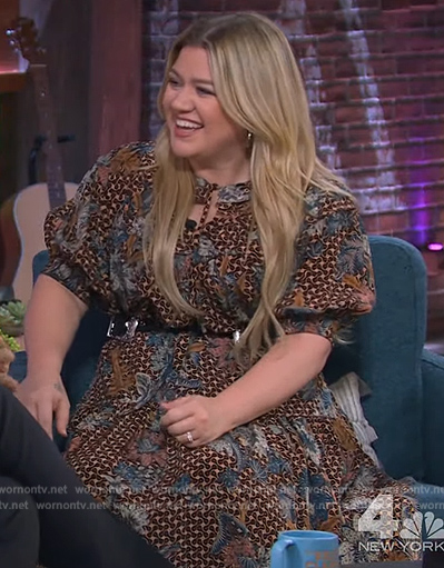 Kelly’s floral print dress on The Kelly Clarkson Show
