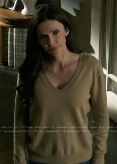 Lois’s beige v-neck sweater on Superman and Lois