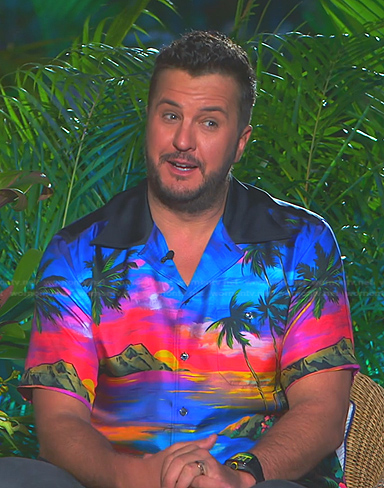 Luke Bryan’s Hawaiian print shirt on American Idol