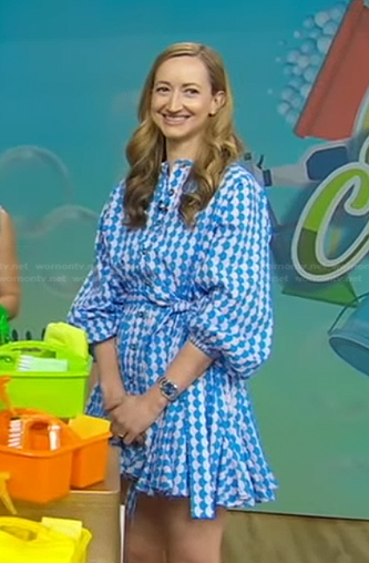 Mélanie Berliet’s blue geometric print dress on Good Morning America