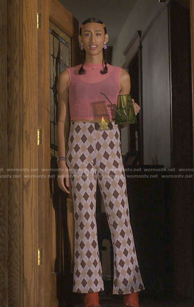 Mindy’s pink mesh top and argyle pants on Single Drunk Female