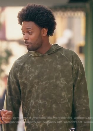 Noah’s green tie dye print hoodie on Grand Crew