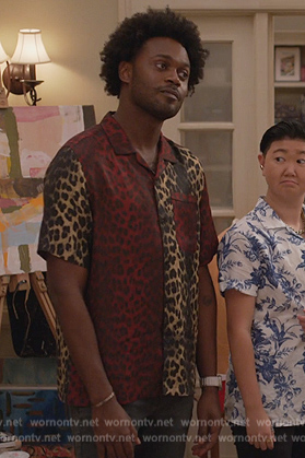 Noah’s mixed leopard print shirt on Grand Crew
