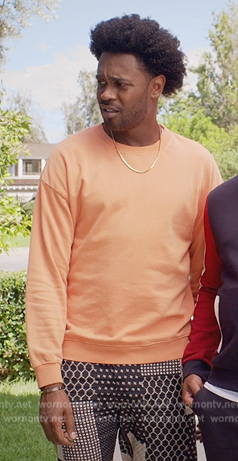 Noah’s orange sweatshirt and printed shorts on Grand Crew