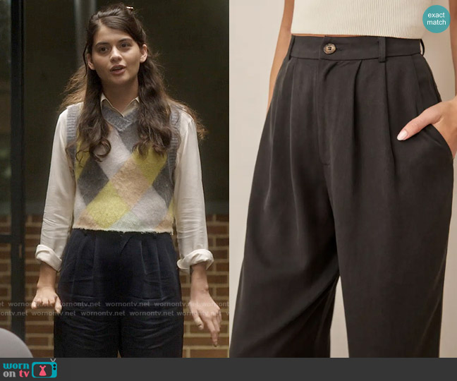 Reformation Mason Pants worn by Samantha Fink (Sofia Black-D'Elia) on Single Drunk Female