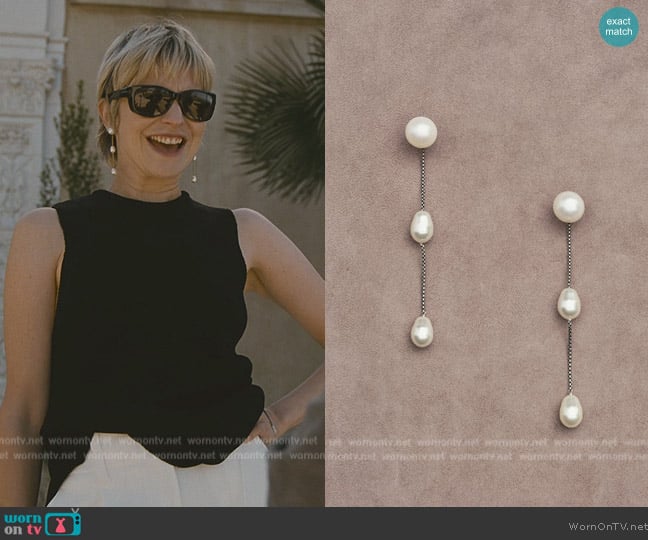 Sophie Buhai Small Pearl Drop Earrings worn by (Annabelle Dexter-Jones) on Succession