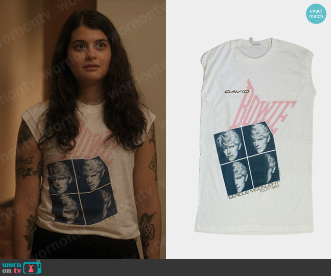 Vintage David Bowie Shirt worn by Samantha Fink (Sofia Black-D'Elia) on Single Drunk Female