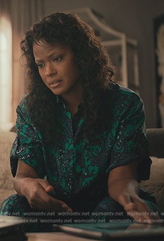 Vivian’s green paisley print blouse and pants on Bel-Air