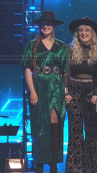 Grace West’s metallic pleated dress on The Voice