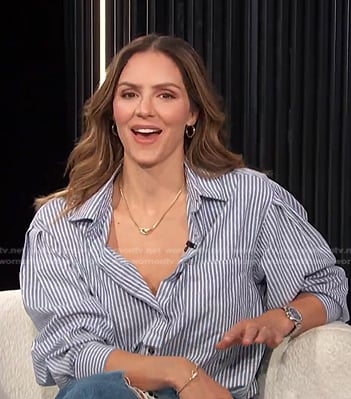 Katharine McPhee Foster’s gold necklace on E! News