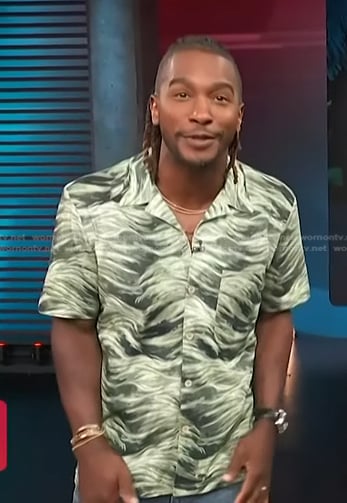 Scott’s green wavy print shirt on Access Hollywood