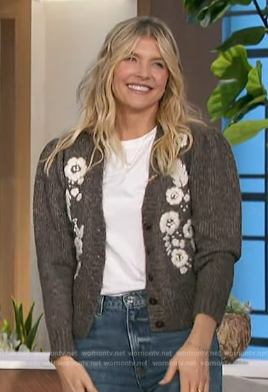 Amanda’s gray floral cardigan on The Talk