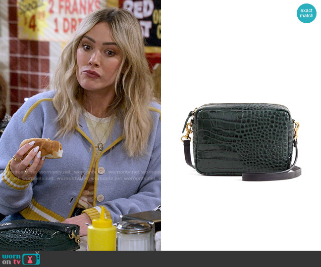 Clare V Midi Sac in Green Croco worn by Sophie (Hilary Duff) on How I Met Your Father