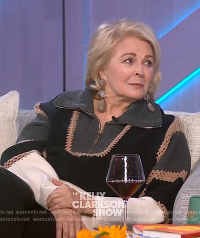 Candice Bergen’s colorblock knit sweater on The Kelly Clarkson Show