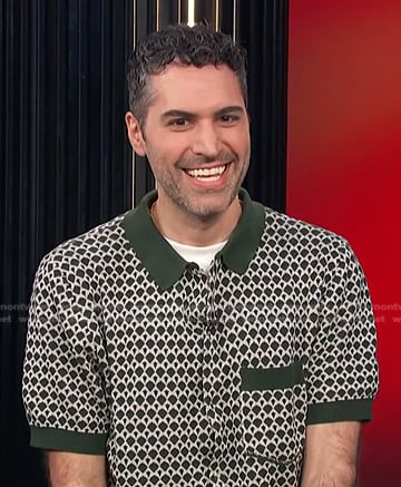 Danny Pellegrino’s green printed knit shirt on E! News